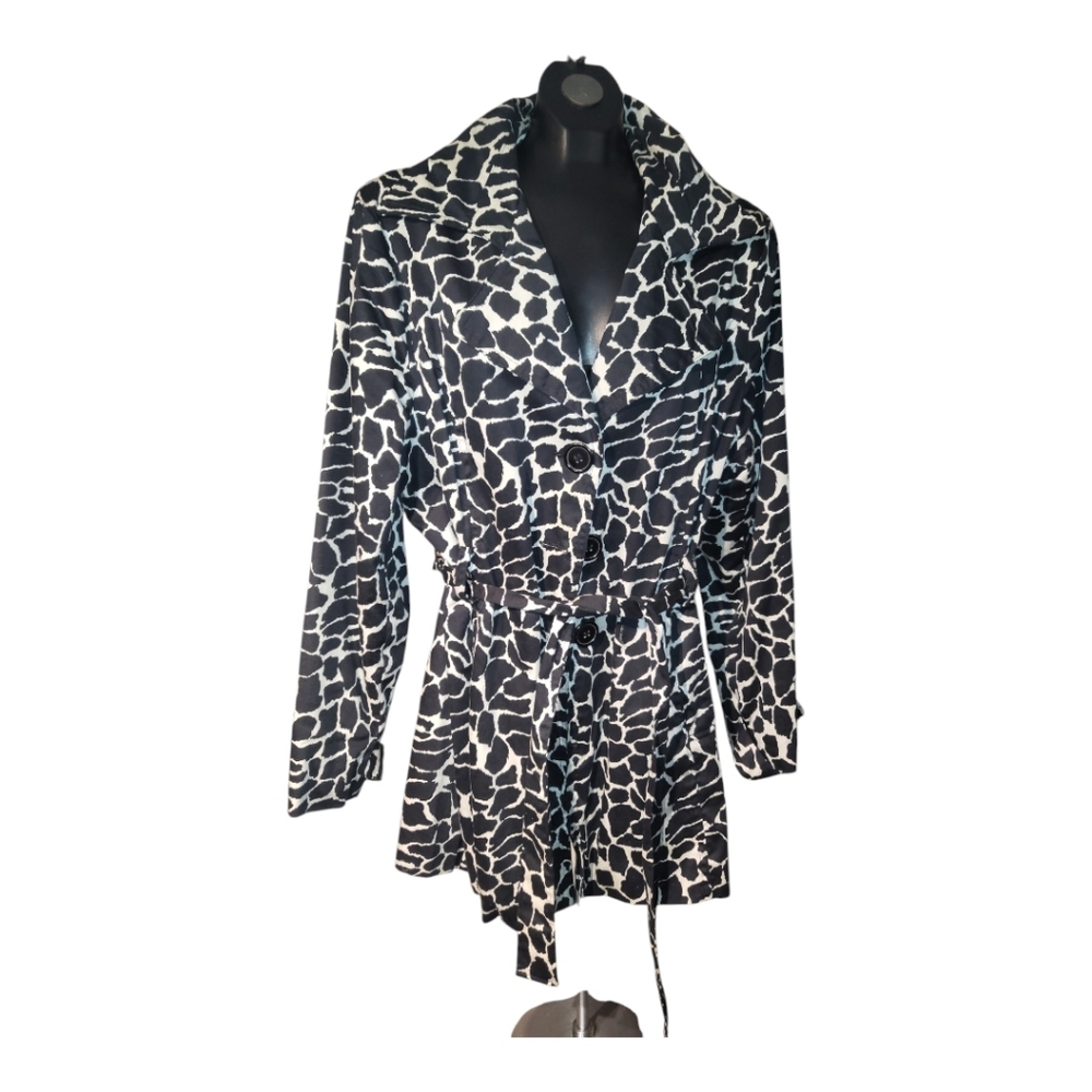Black & White Talie short trench